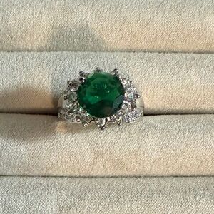 Elegant Silver and Green Gemstone Ring